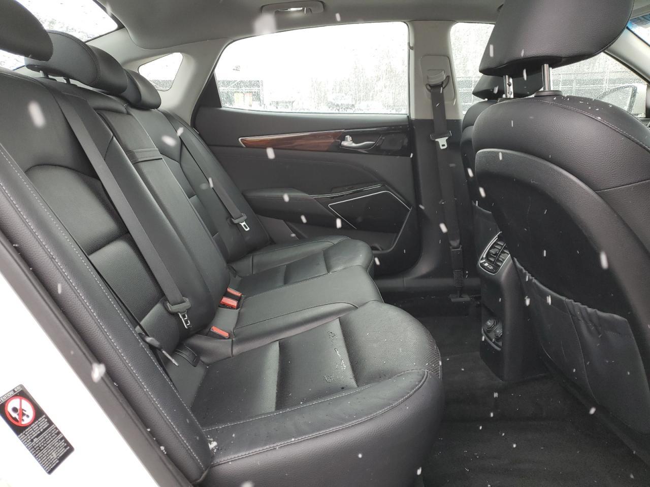 2017 KIA Cadenza