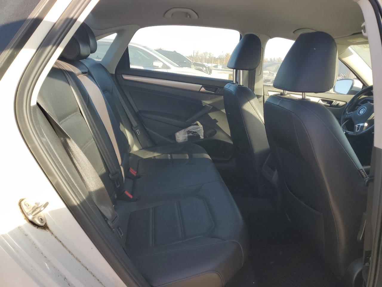 2015 VOLKSWAGEN Passat