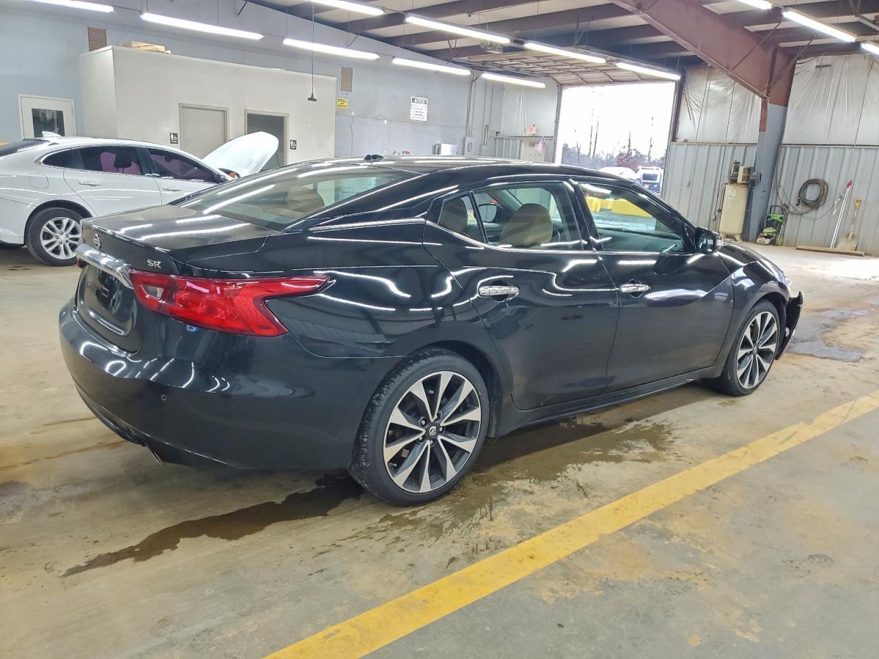 2016 NISSAN Maxima