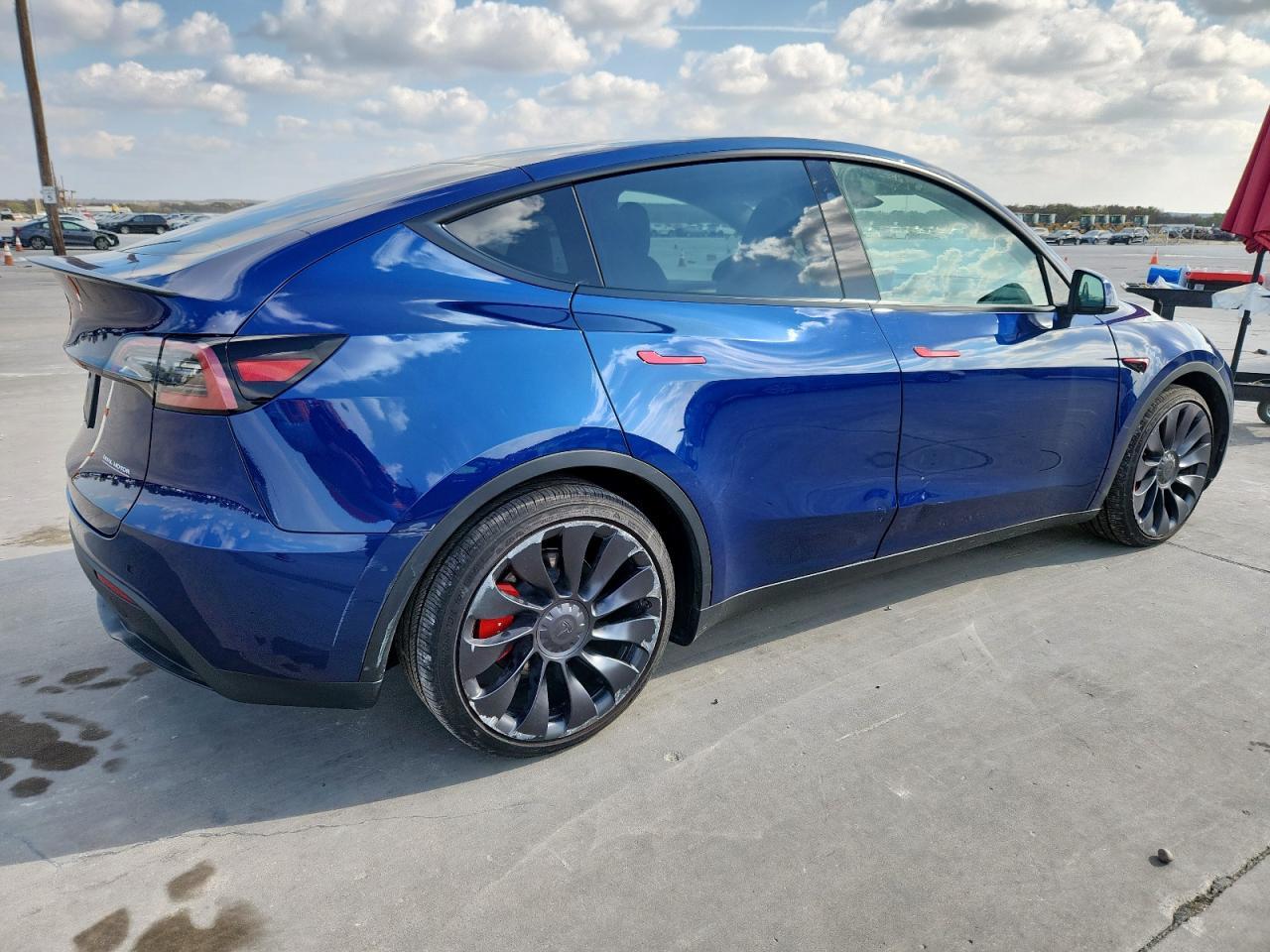 2025 TESLA MODEL Y