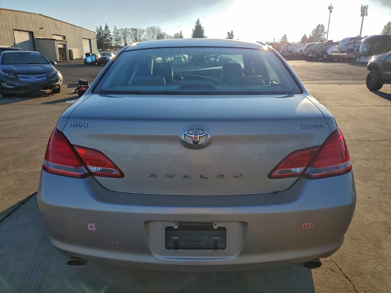 2005 TOYOTA Avalon