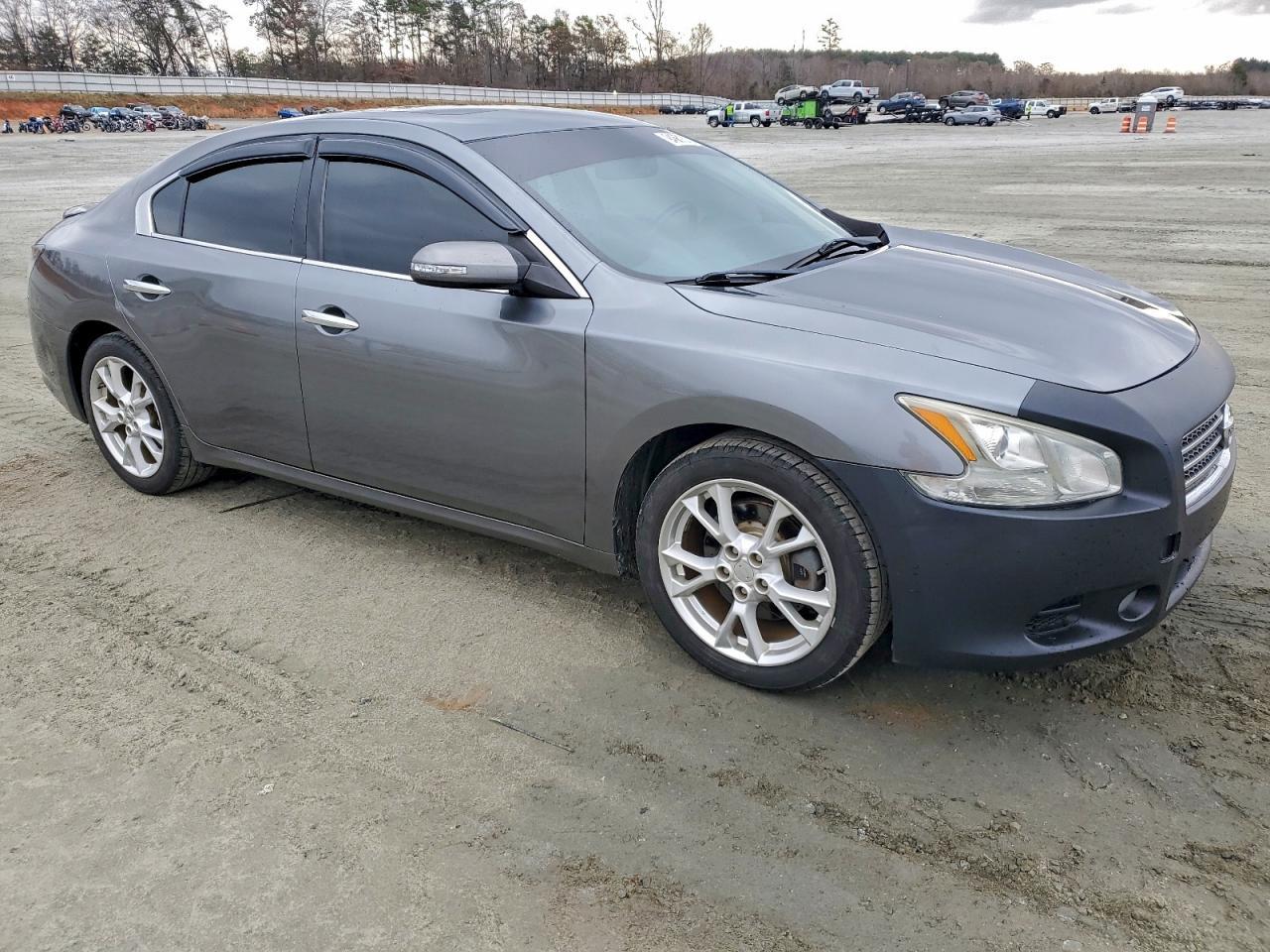 2014 NISSAN Maxima