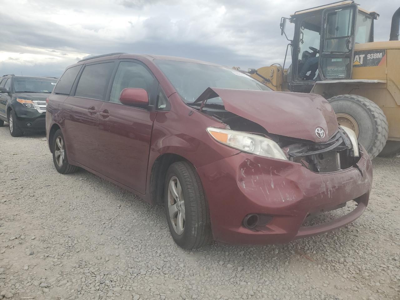 2011 TOYOTA SIENNA