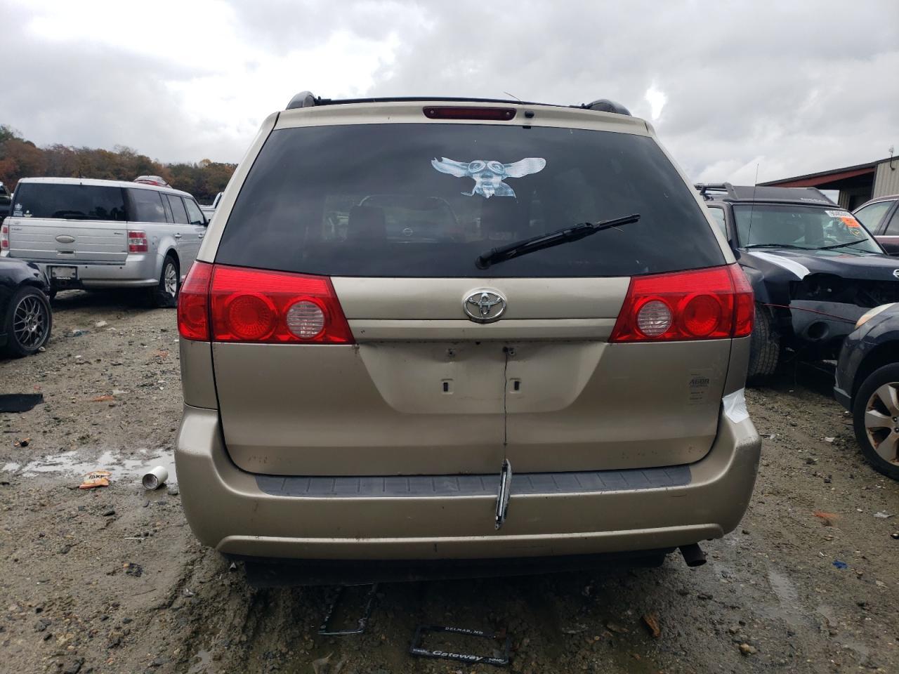 2010 TOYOTA SIENNA