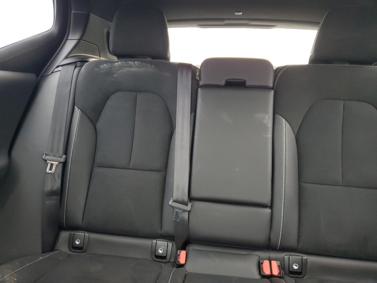 2021 VOLVO XC40