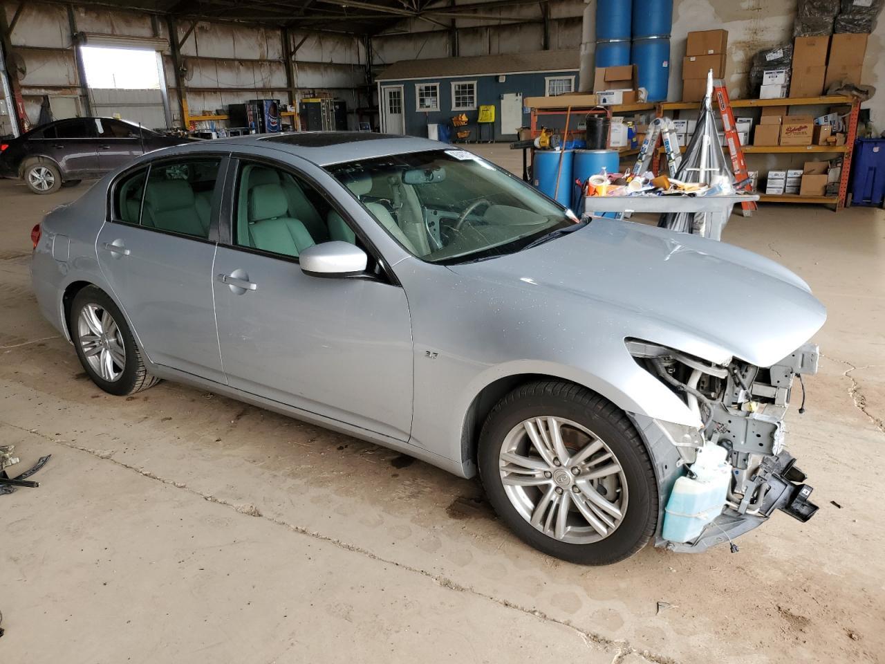 2015 INFINITI Q40