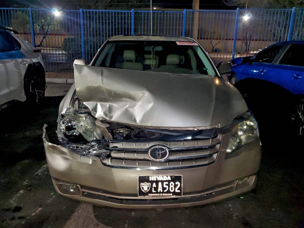 2005 TOYOTA Avalon