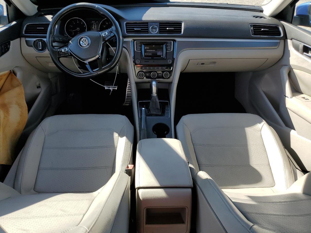 2016 VOLKSWAGEN Passat