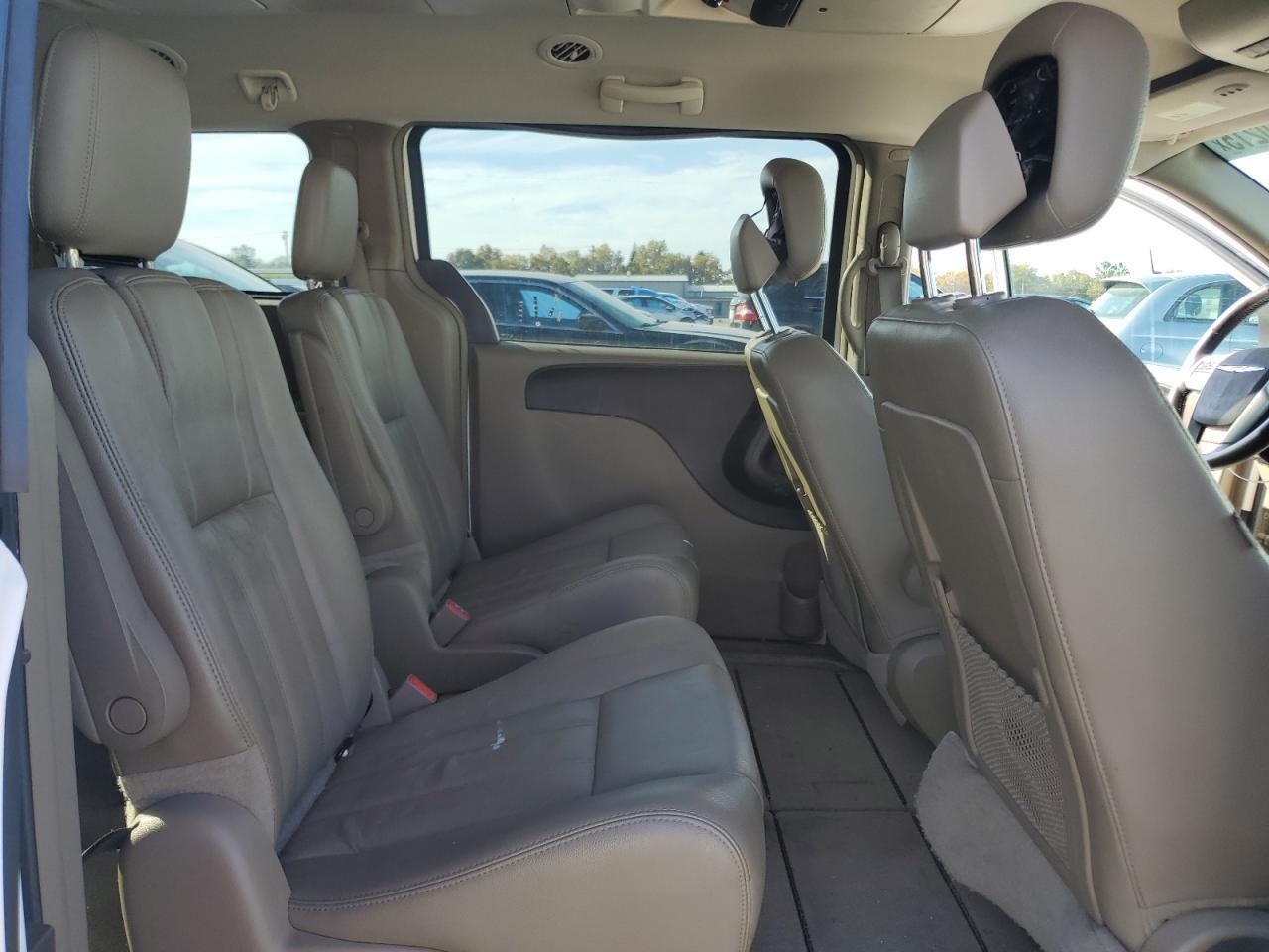 2012 CHRYSLER Town & Country