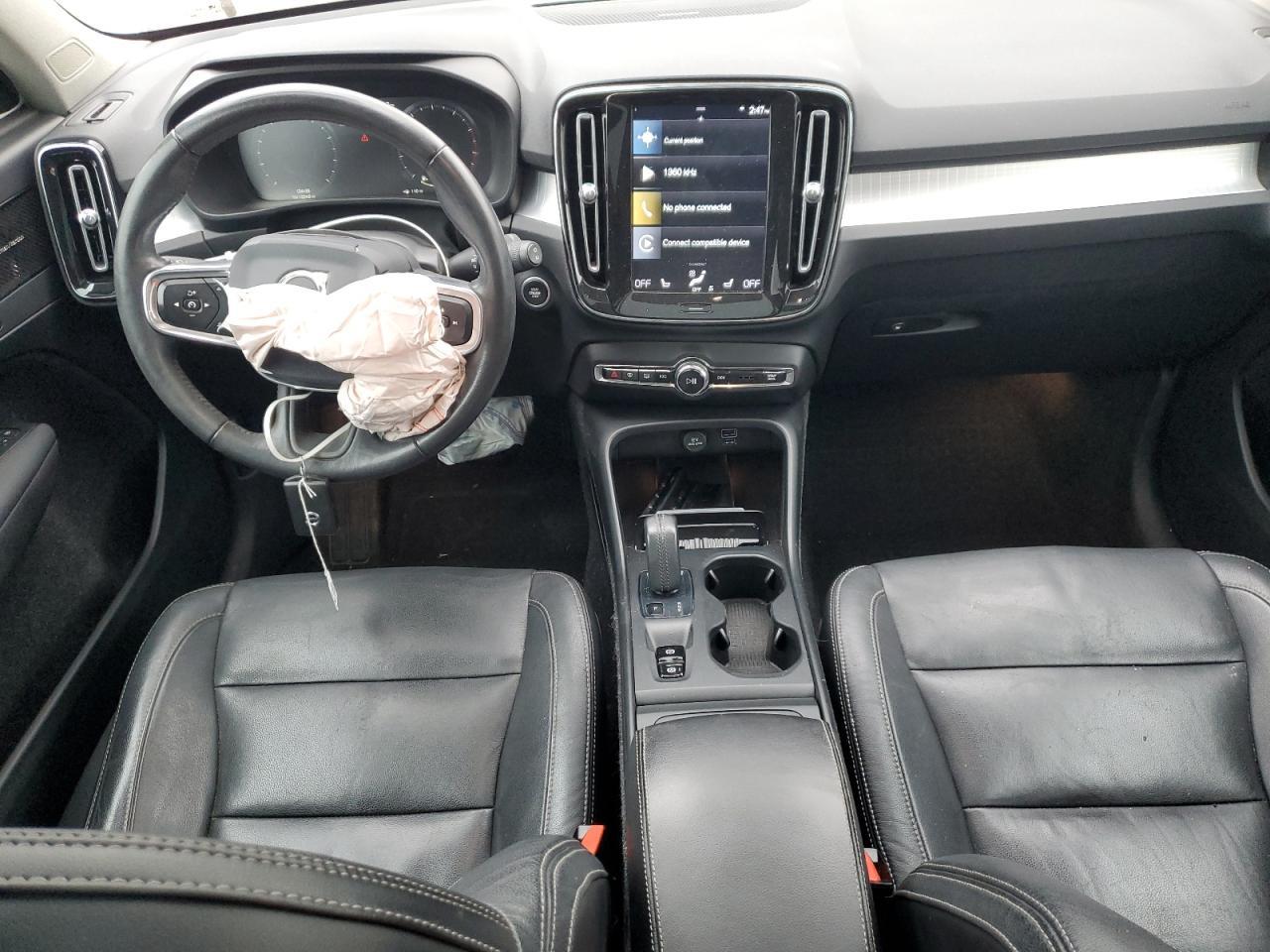 2019 VOLVO XC40