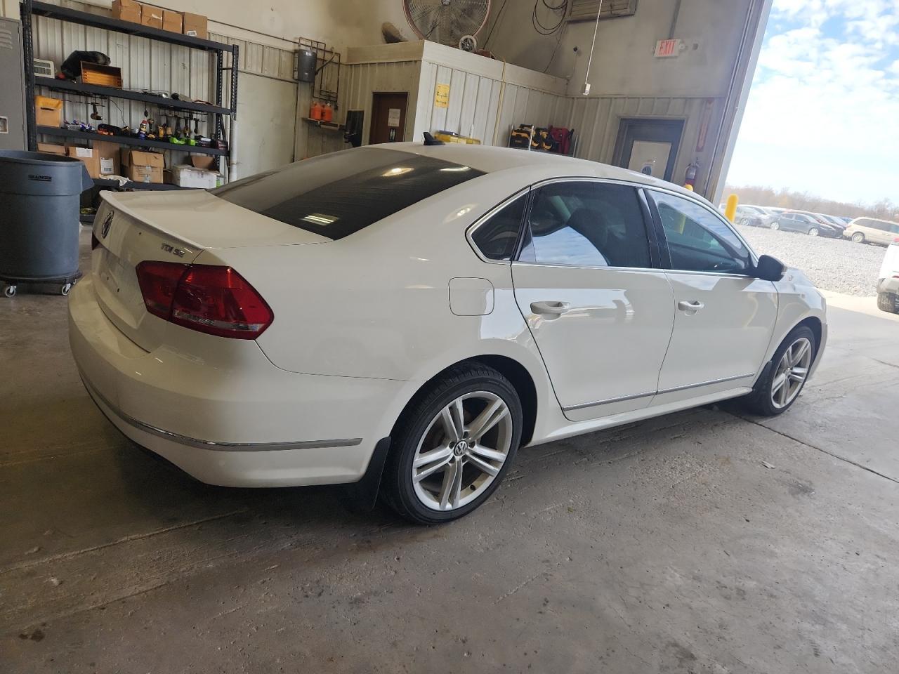 2015 VOLKSWAGEN Passat