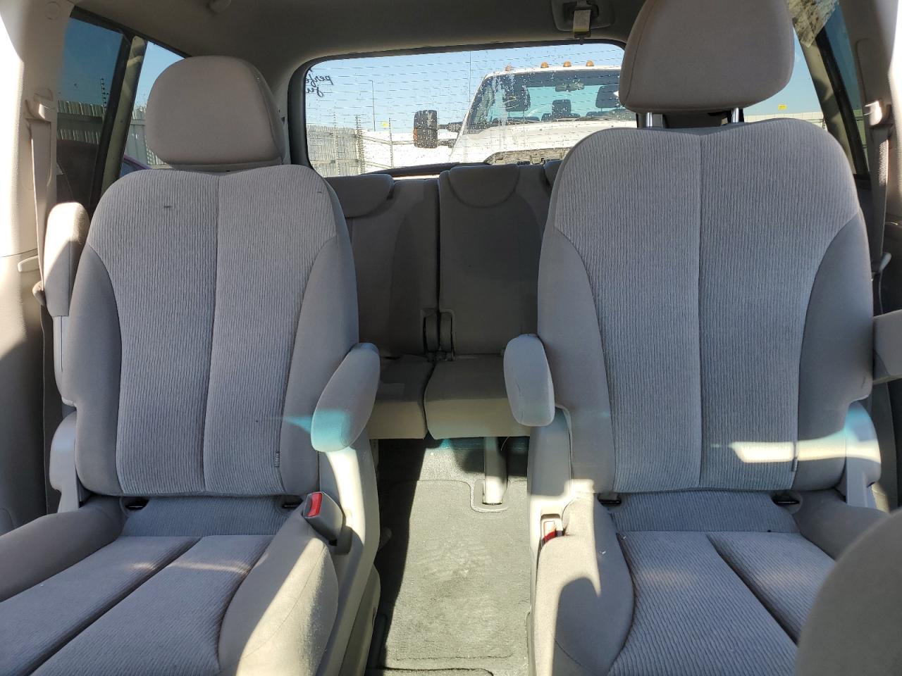 2012 KIA SEDONA