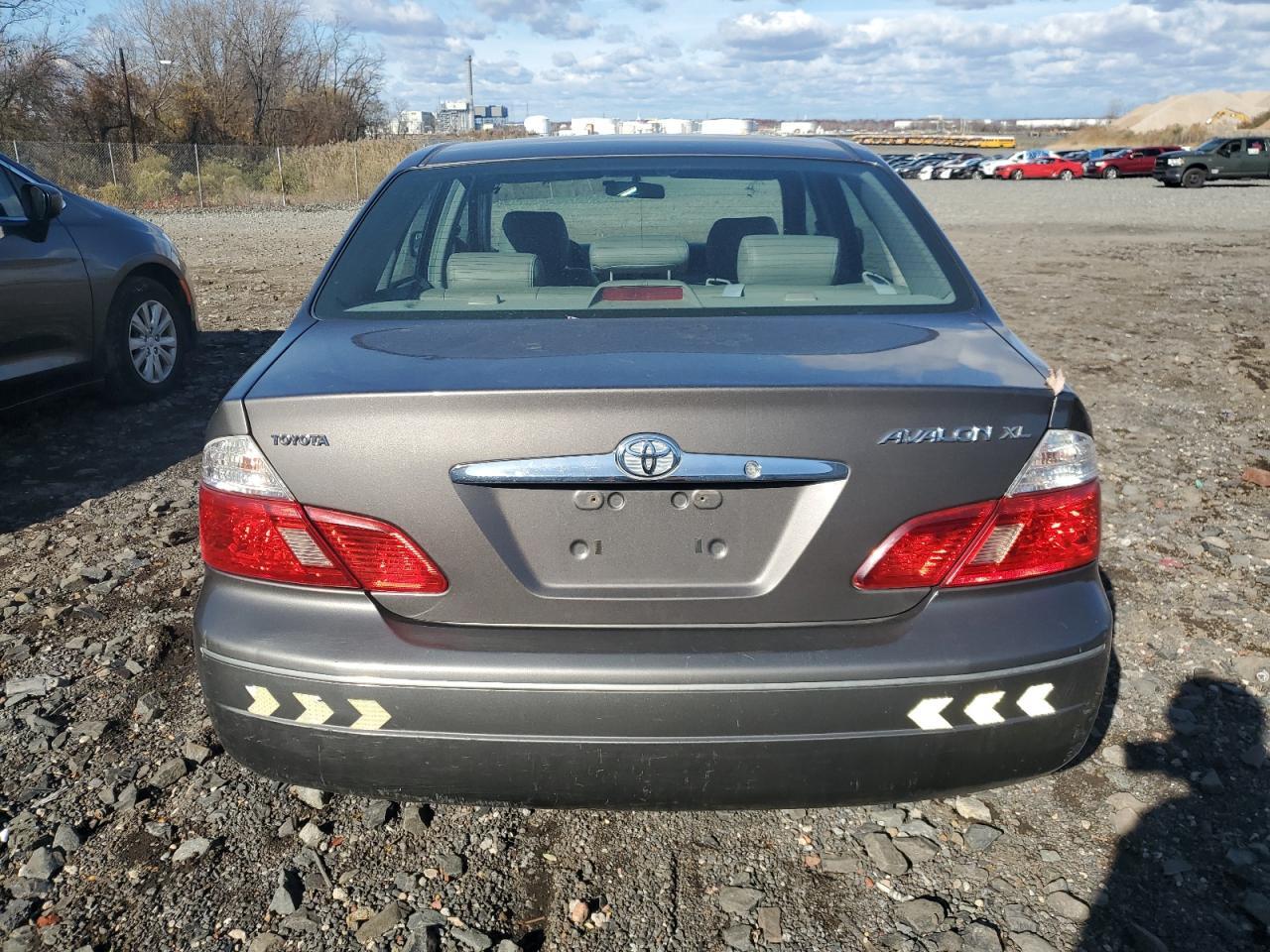 2003 TOYOTA Avalon