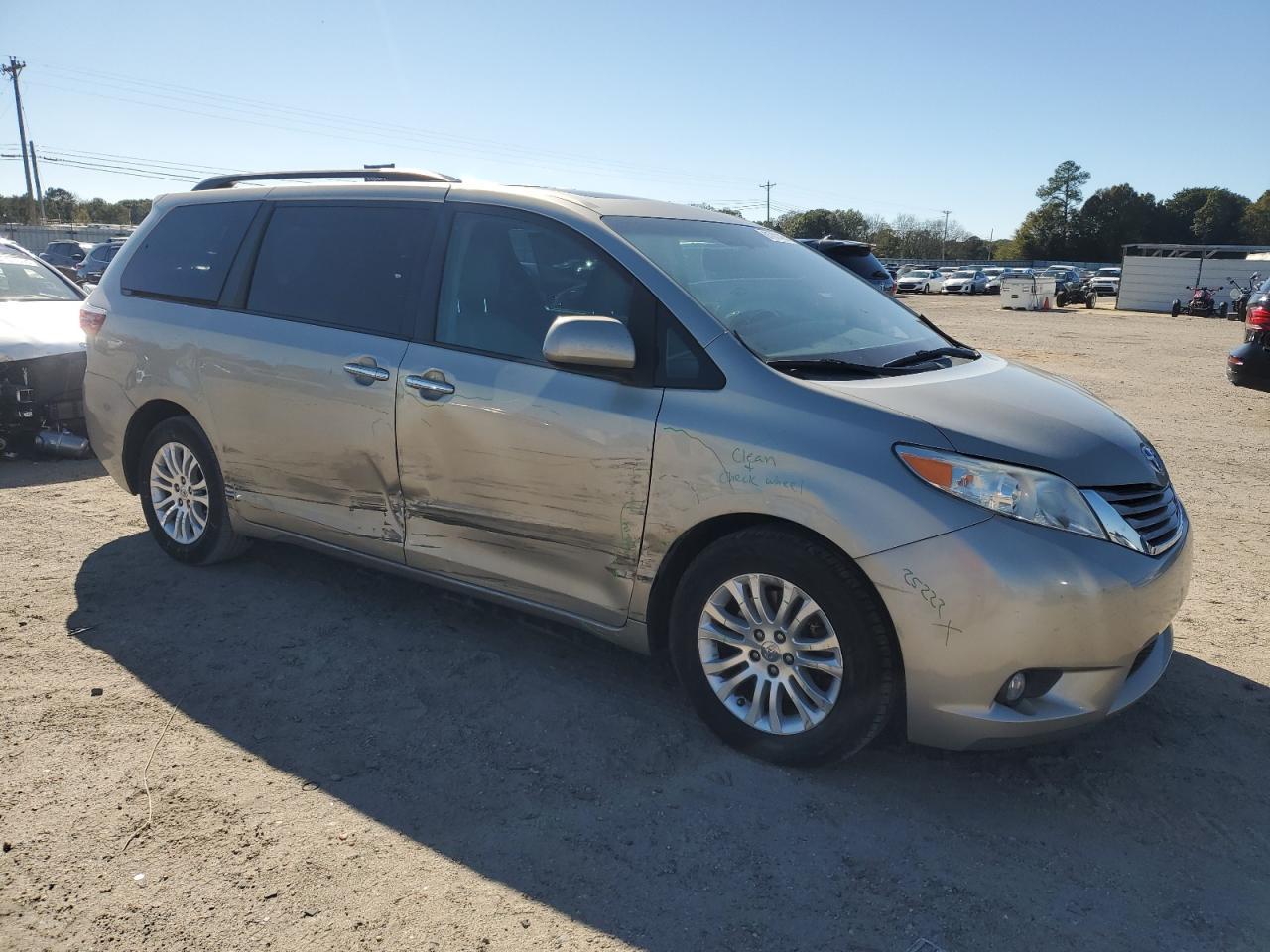 2017 TOYOTA SIENNA