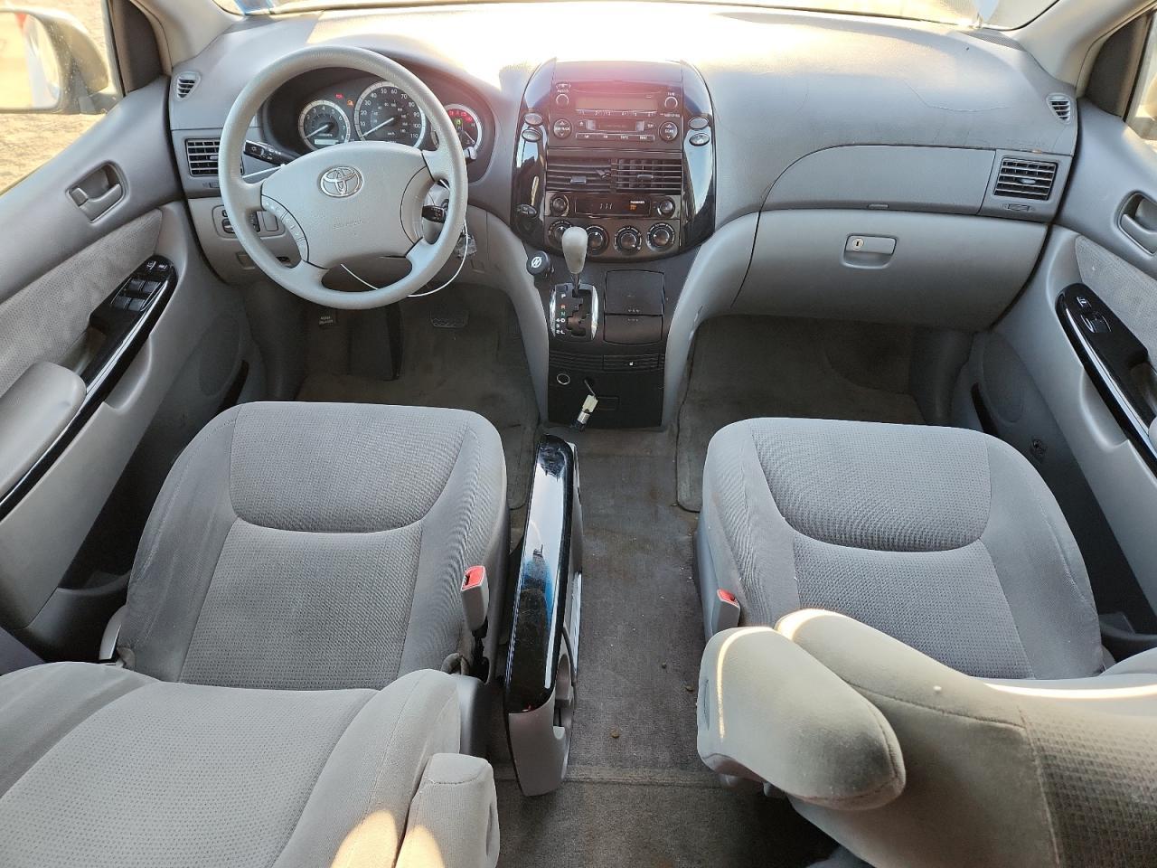 2005 TOYOTA SIENNA