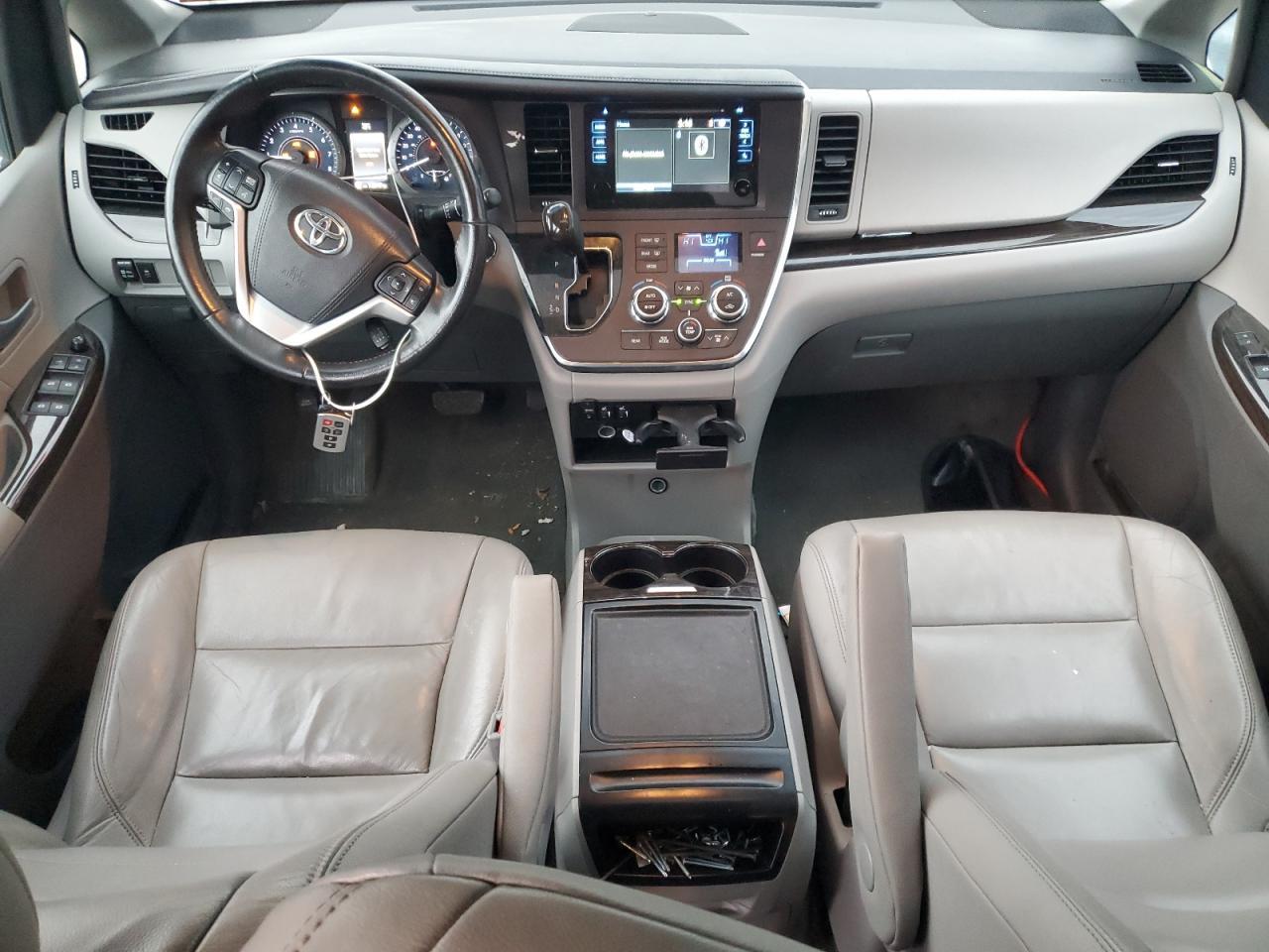 2015 TOYOTA SIENNA