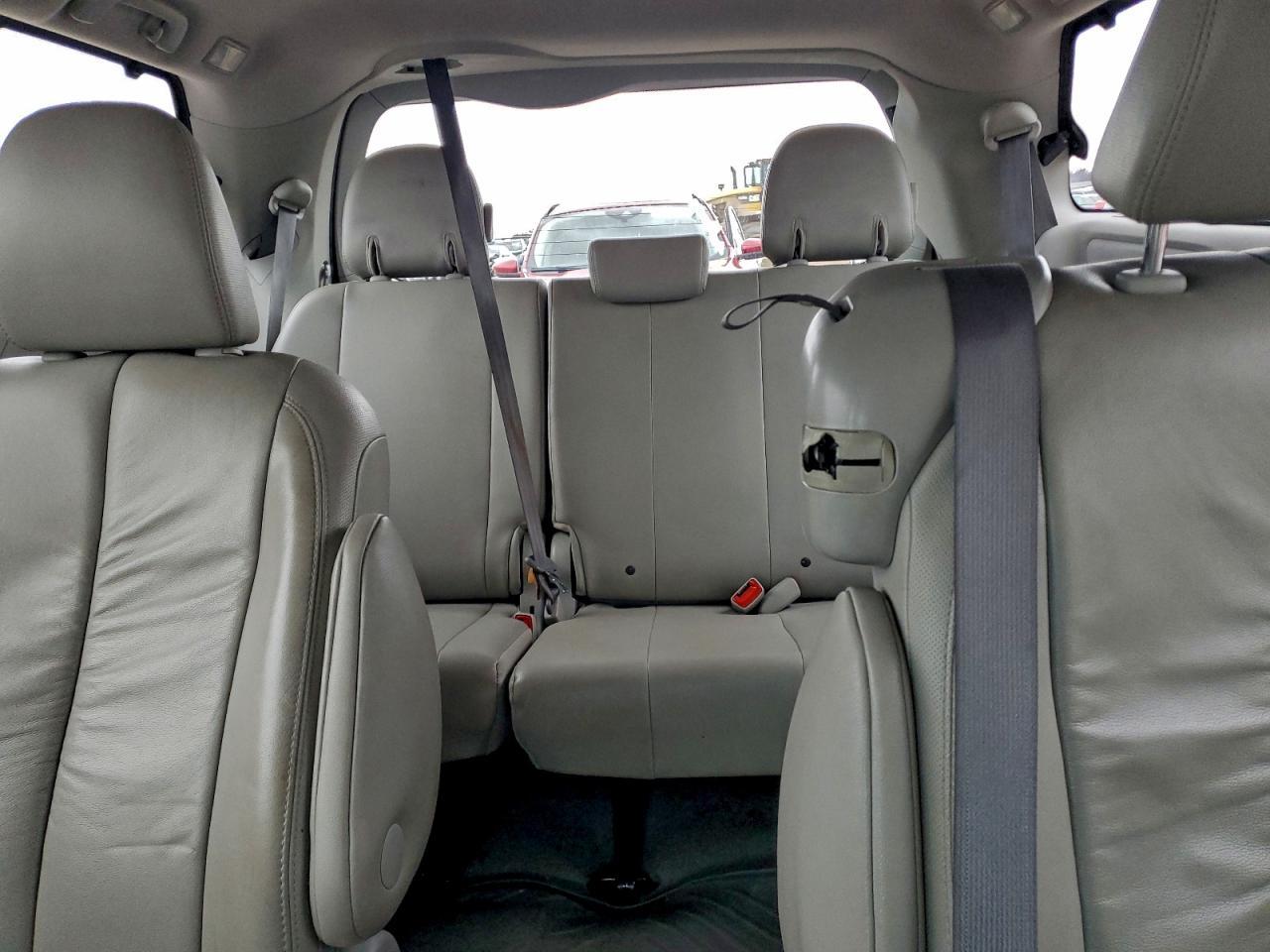 2012 TOYOTA SIENNA