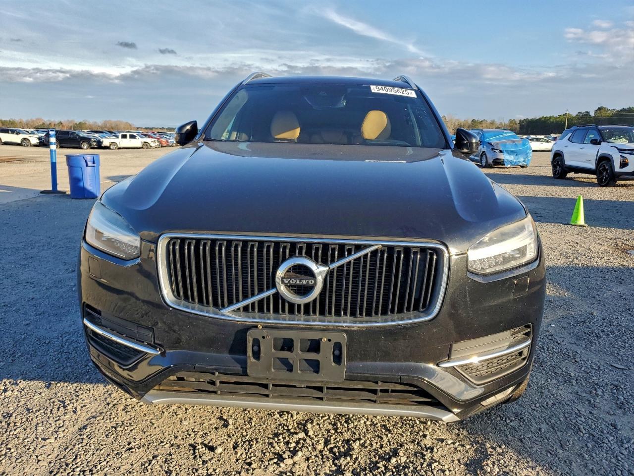 2017 VOLVO XC90