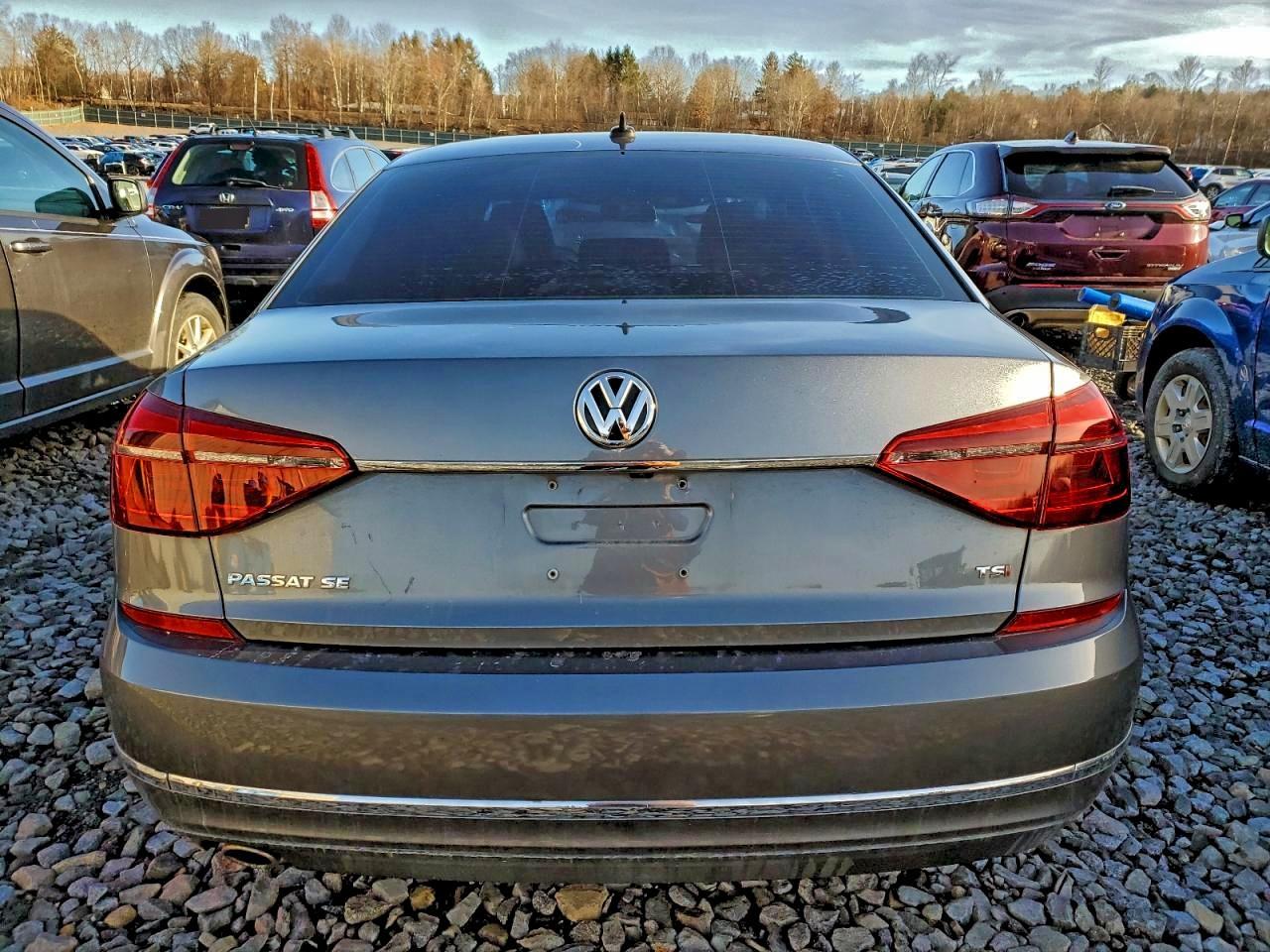2018 VOLKSWAGEN Passat