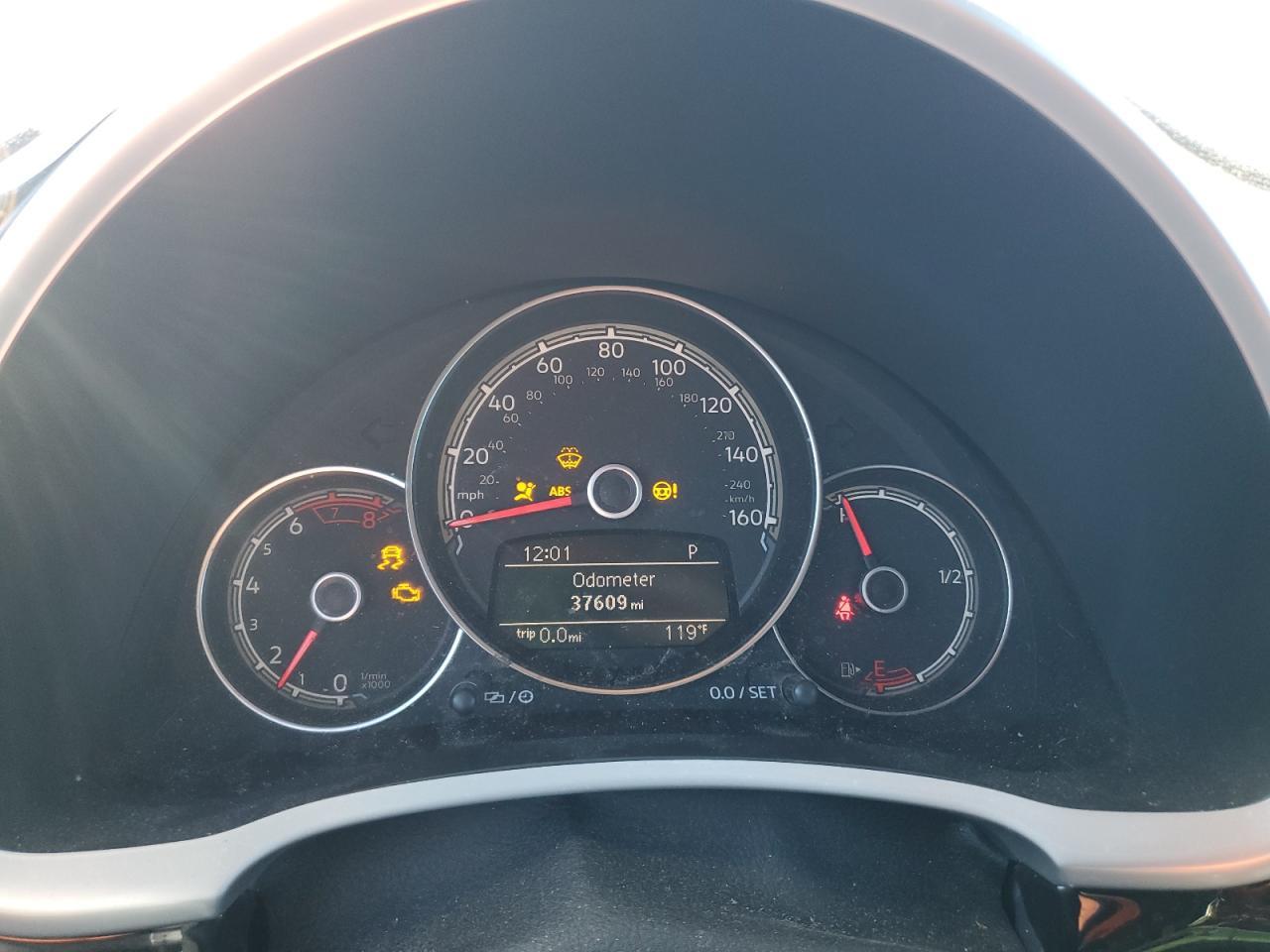 2017 VOLKSWAGEN Beetle