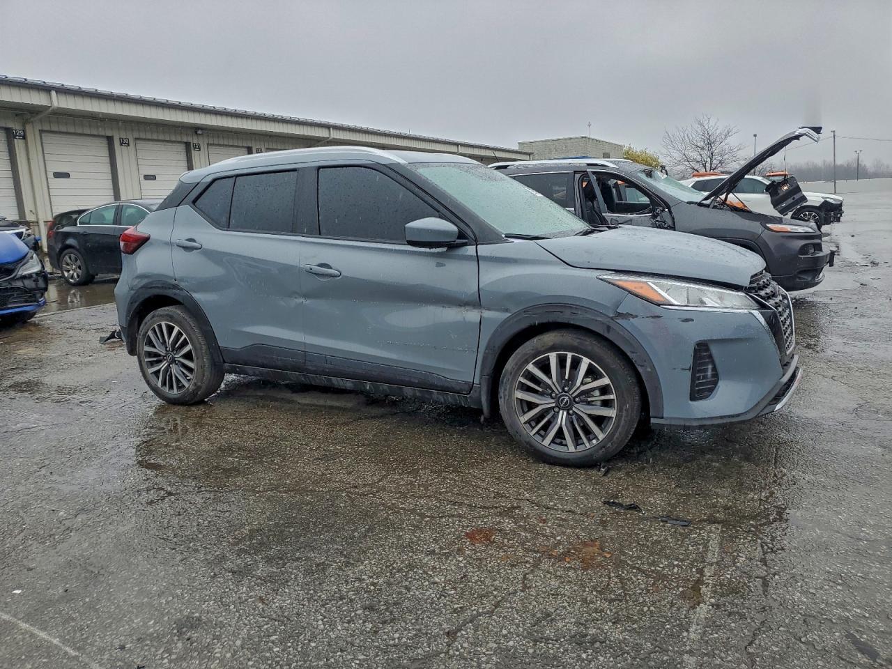 2024 NISSAN KICKS