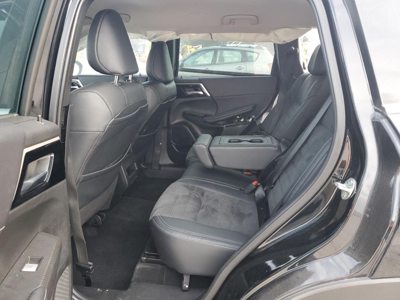 2023 MITSUBISHI outlander