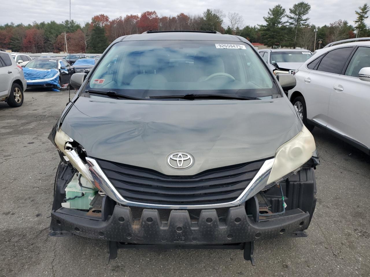 2013 TOYOTA SIENNA