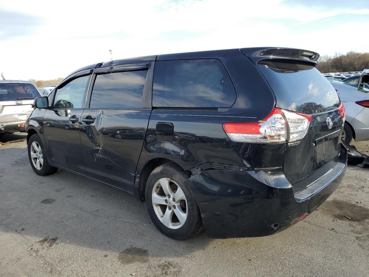 2012 TOYOTA SIENNA