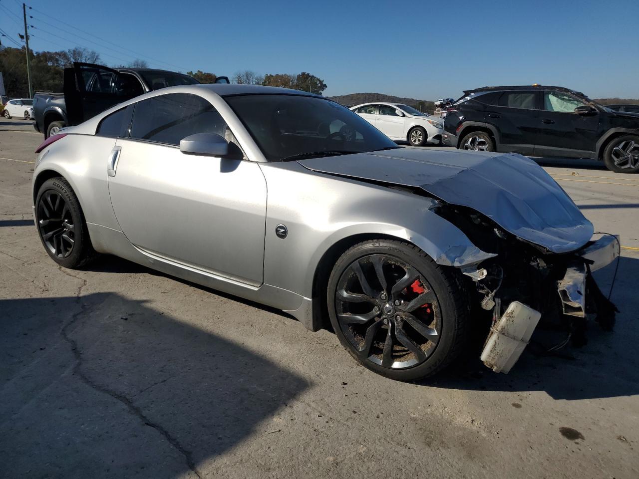 2004 NISSAN Z