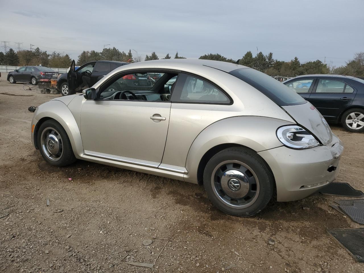 2012 VOLKSWAGEN Beetle