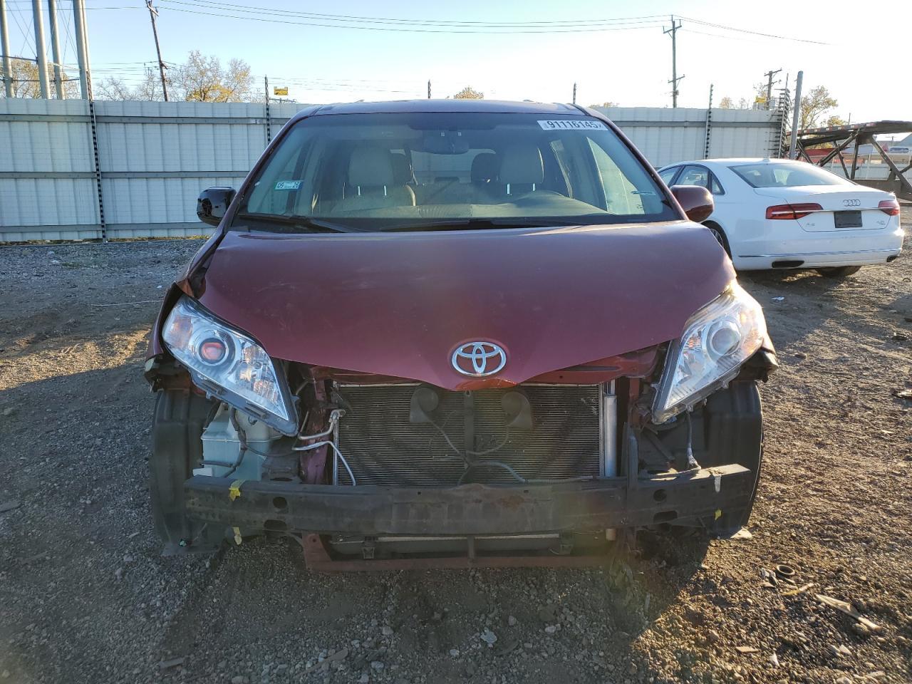 2012 TOYOTA SIENNA