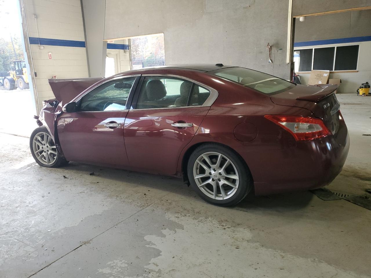 2010 NISSAN Maxima