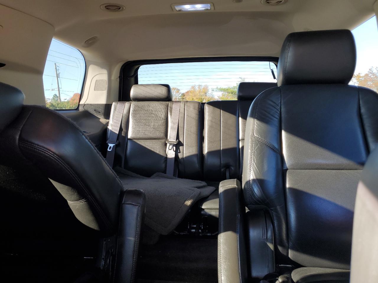 2011 CADILLAC ESCALADE