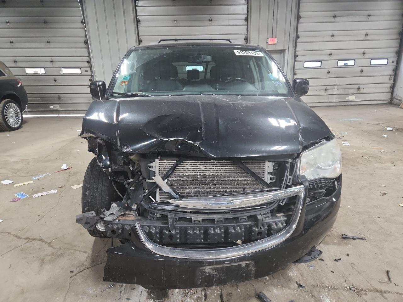 2012 CHRYSLER Town & Country