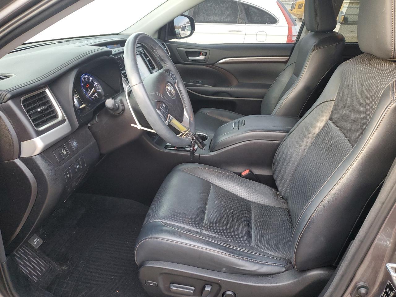 2016 TOYOTA HIGHLANDER