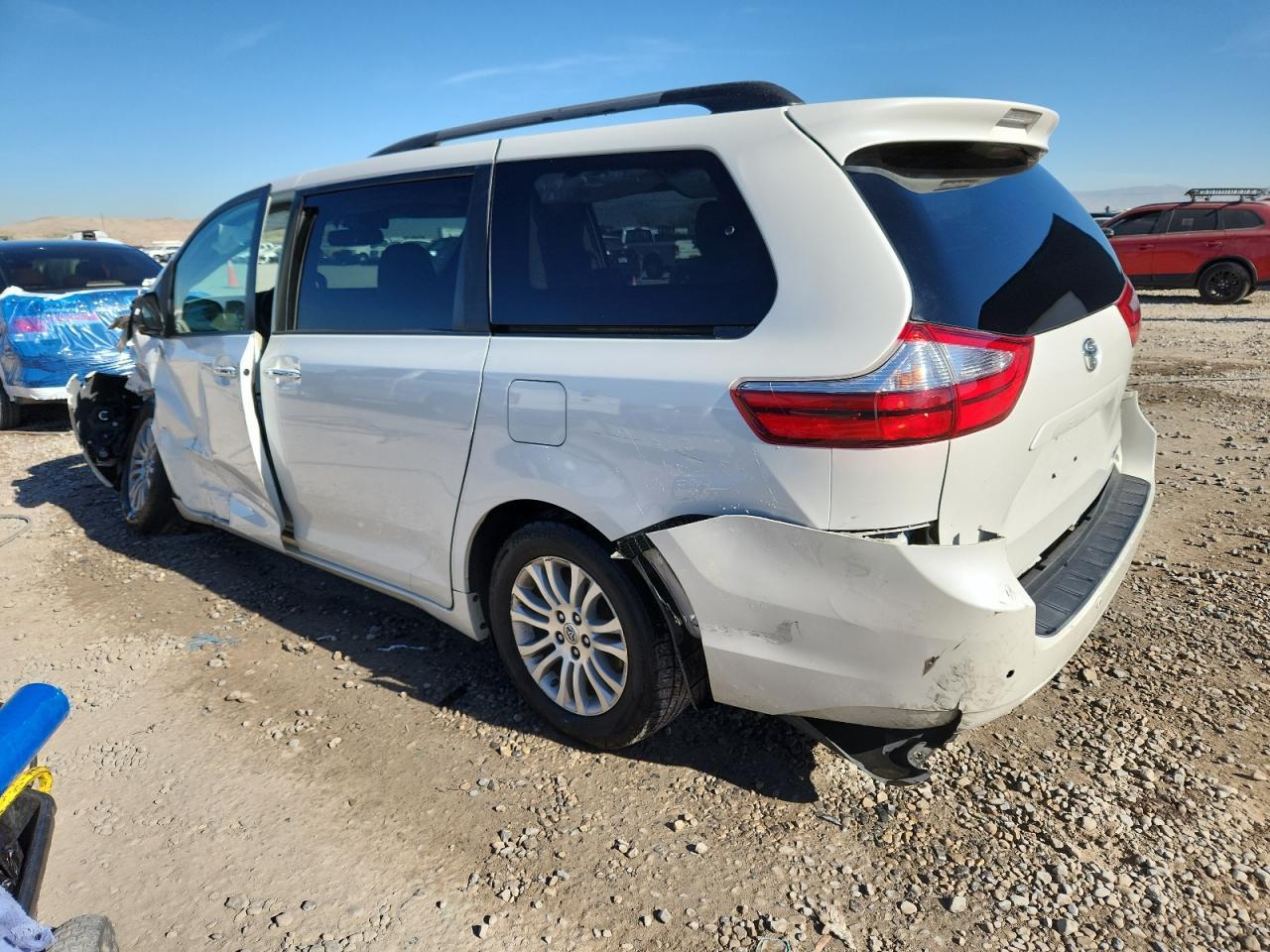 2017 TOYOTA SIENNA