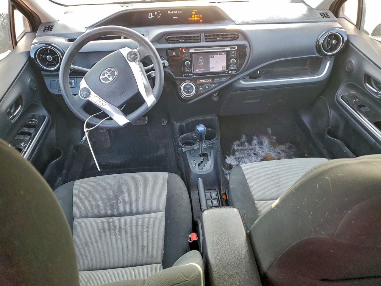 2016 TOYOTA Prius c