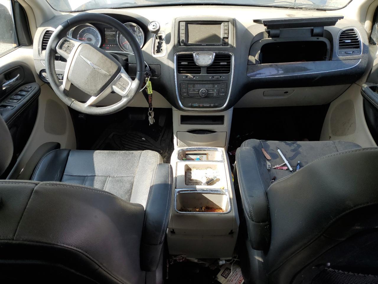 2014 CHRYSLER Town & Country