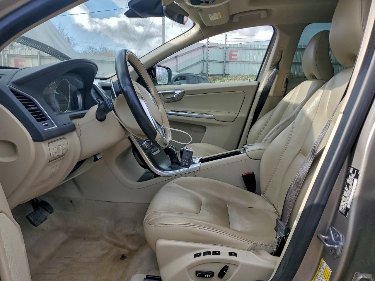 2015 VOLVO XC60