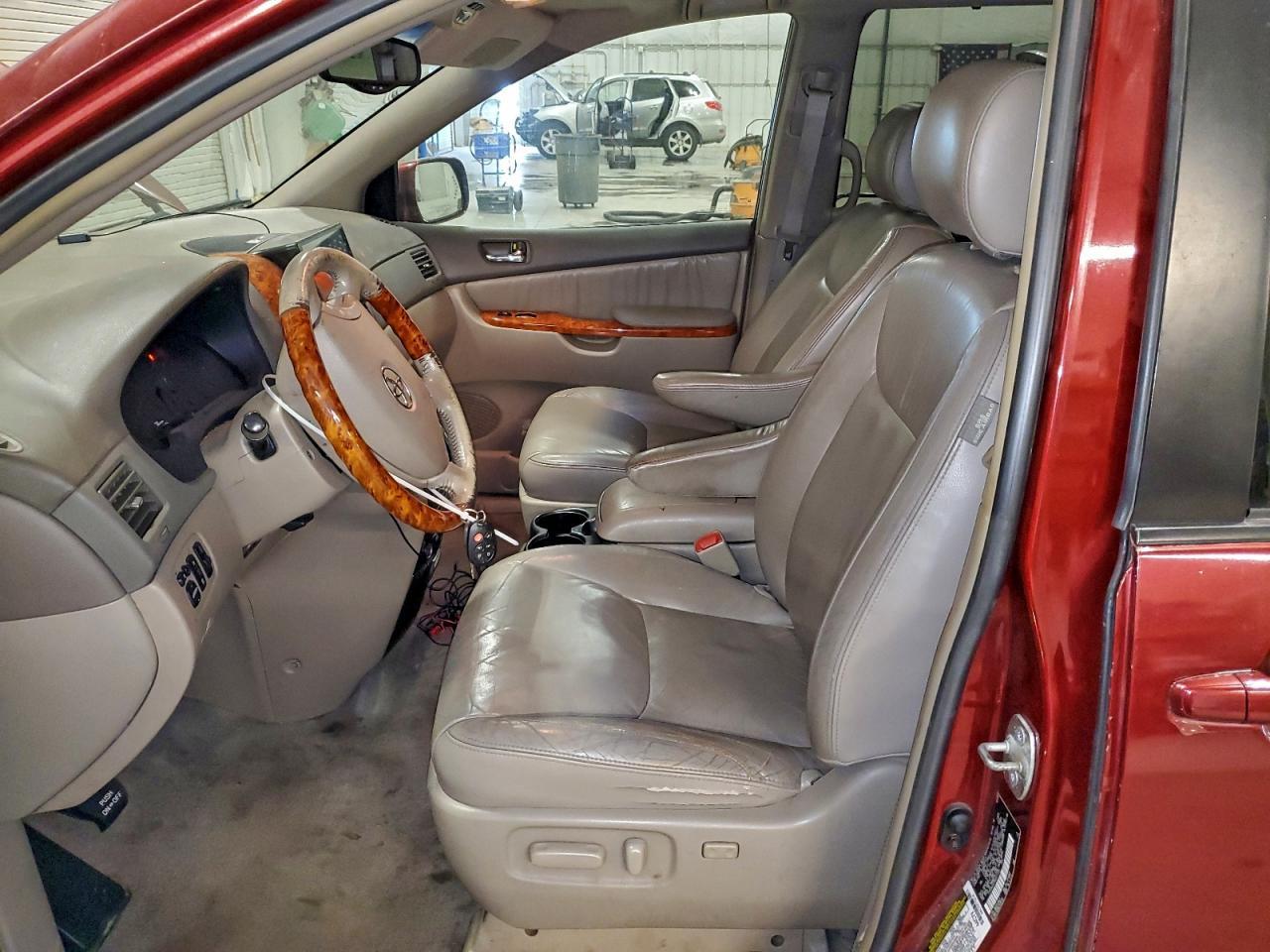 2006 TOYOTA SIENNA