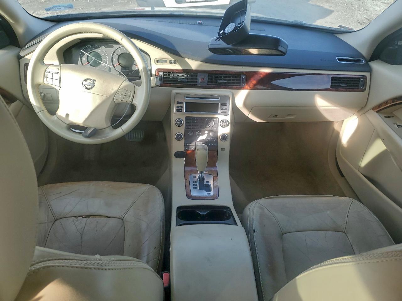 2008 VOLVO XC70