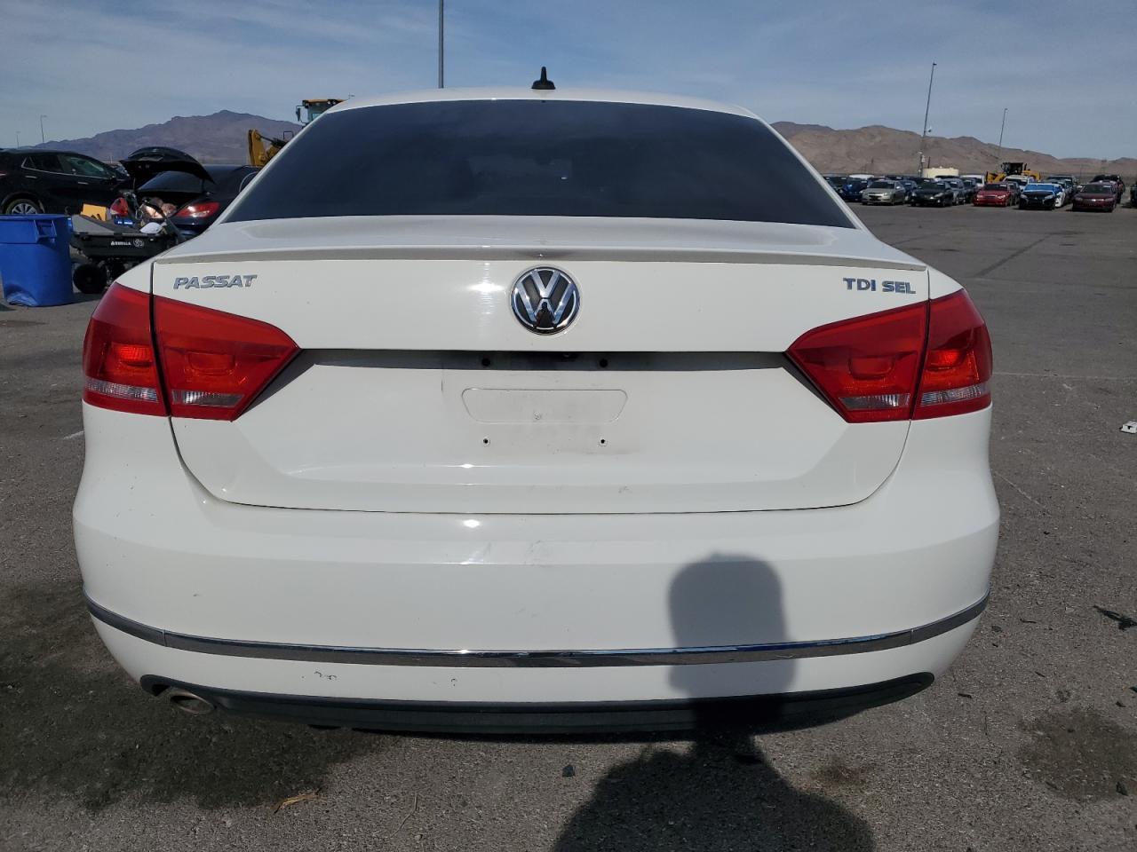 2013 VOLKSWAGEN Passat