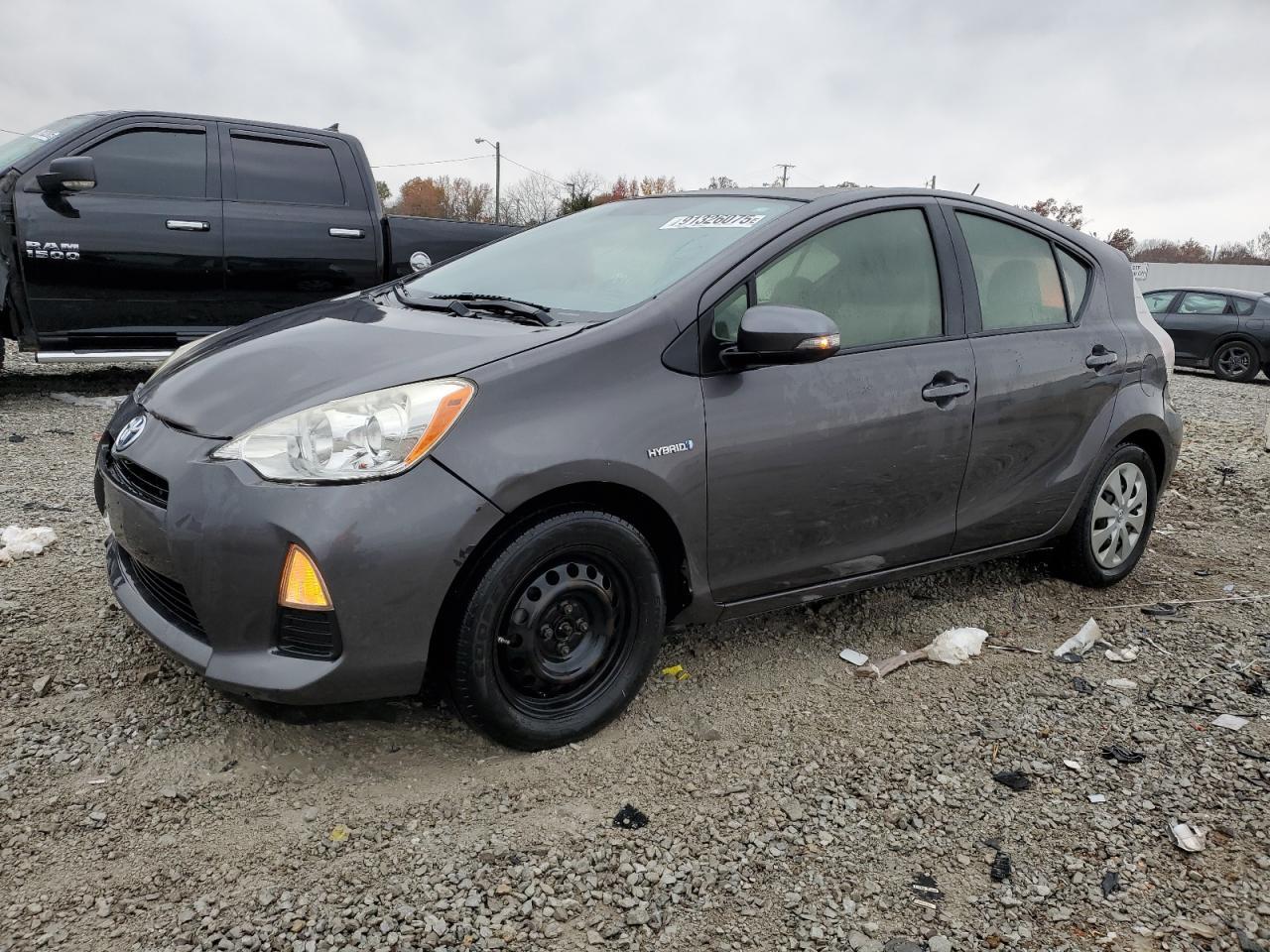2013 TOYOTA Prius c