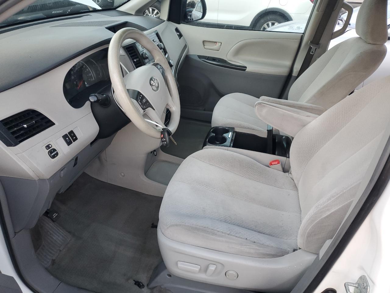 2012 TOYOTA SIENNA