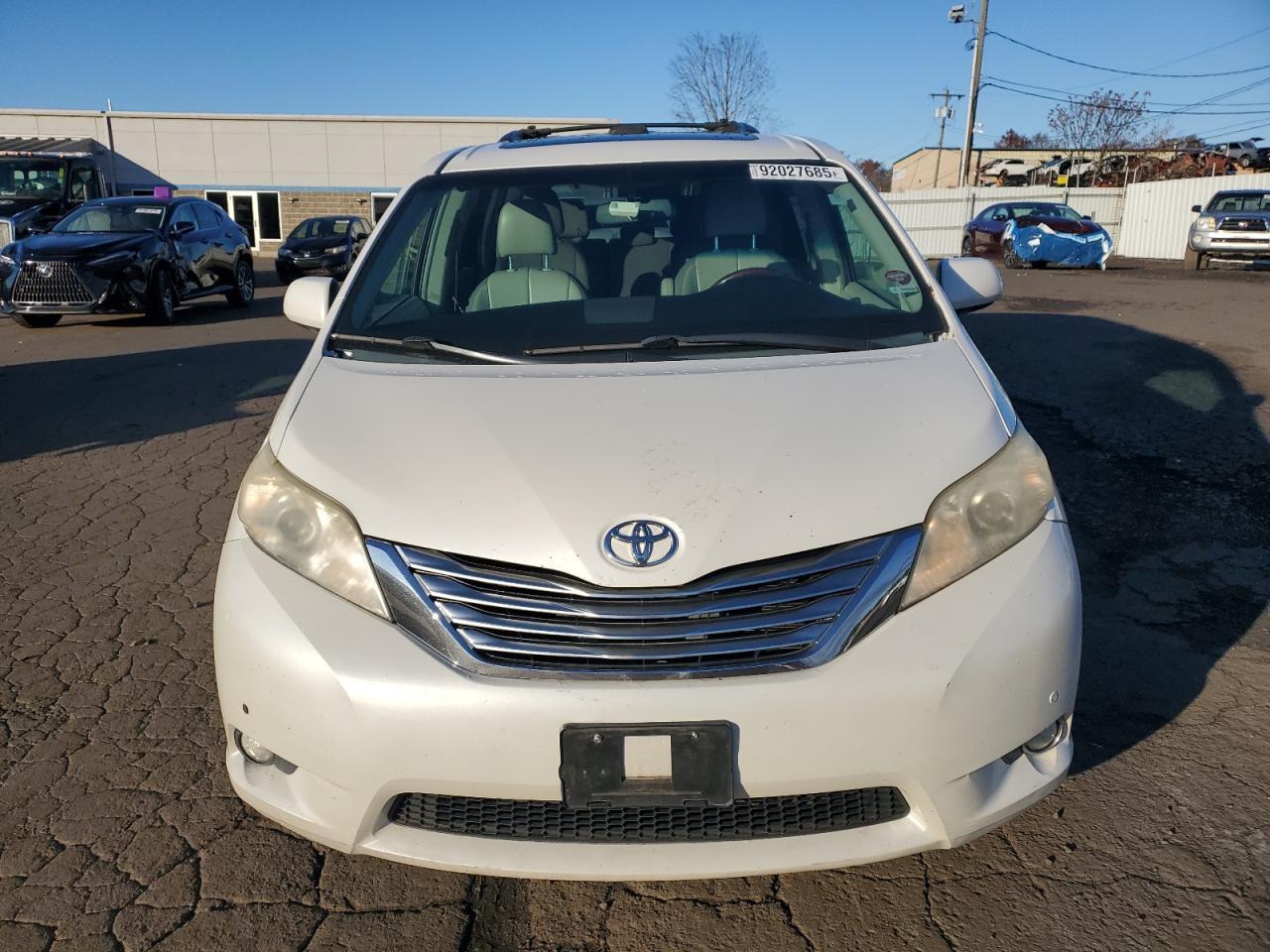 2011 TOYOTA SIENNA