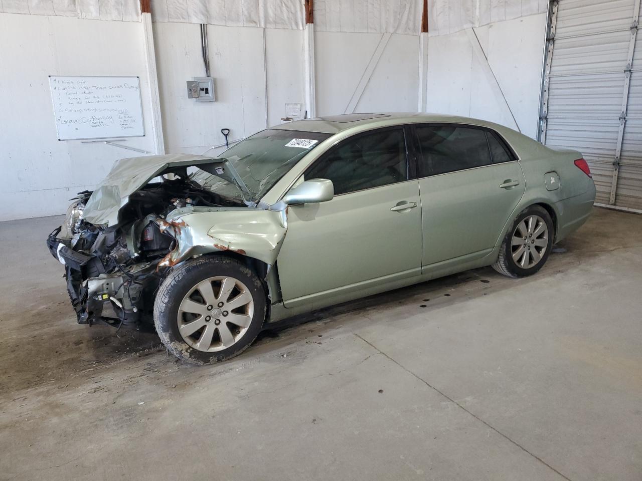 2005 TOYOTA Avalon
