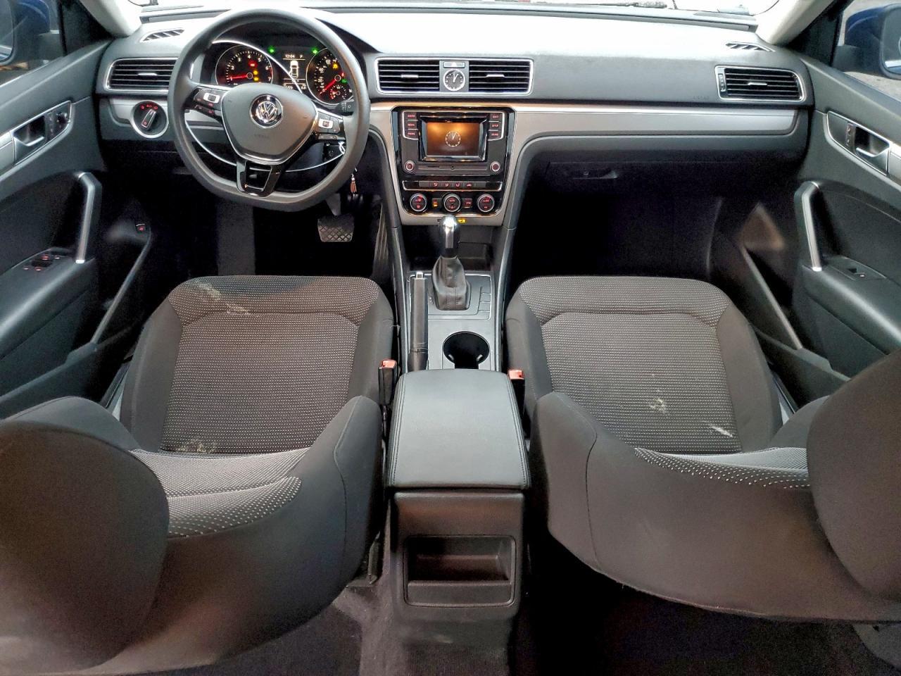 2016 VOLKSWAGEN Passat