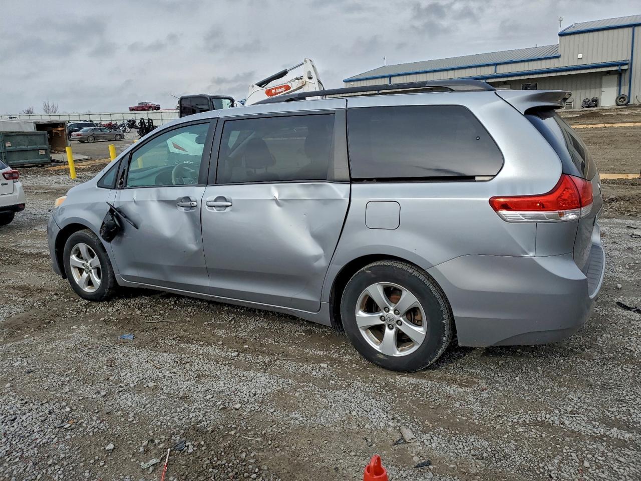 2013 TOYOTA SIENNA