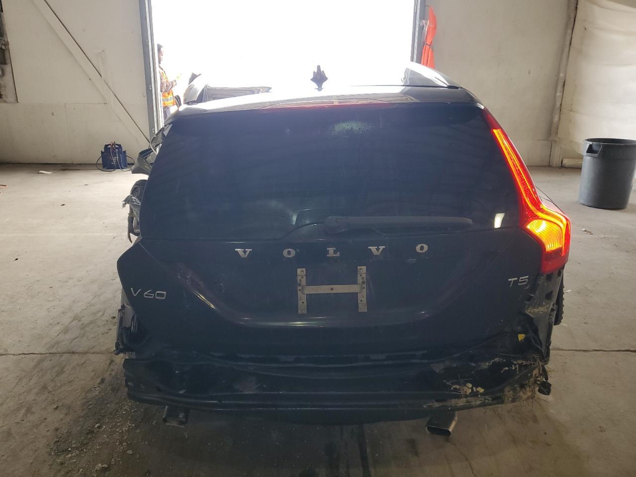 2015 VOLVO V60