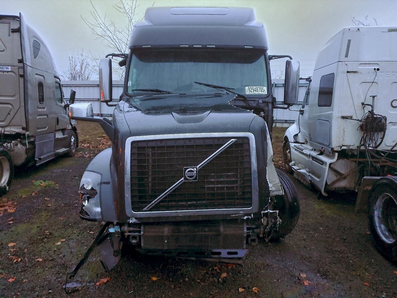 2016 VOLVO VNL